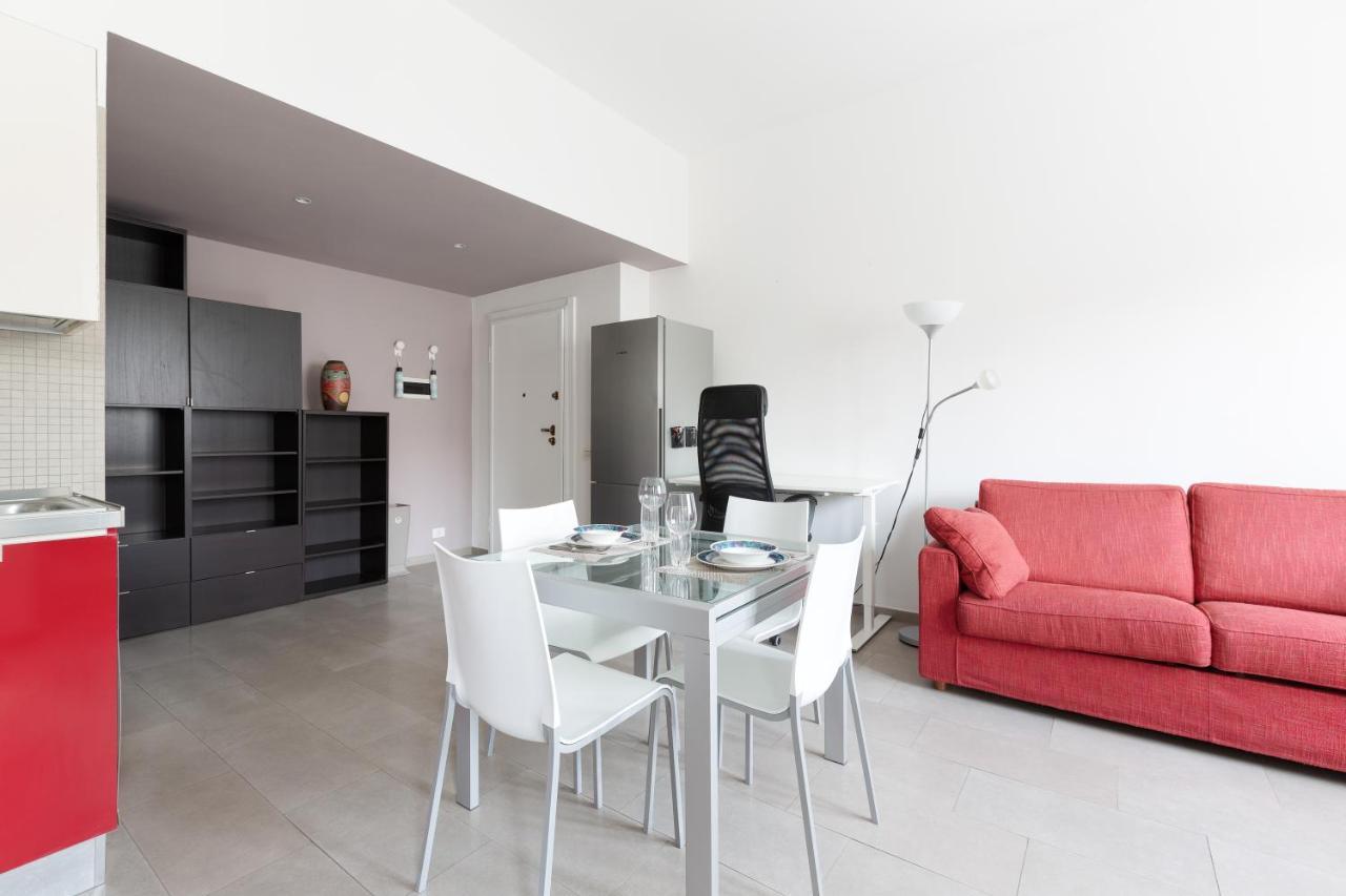 Cozy Apt With Balcony - Mm2 Sant'Agostino Lejlighed Milano Eksteriør billede
