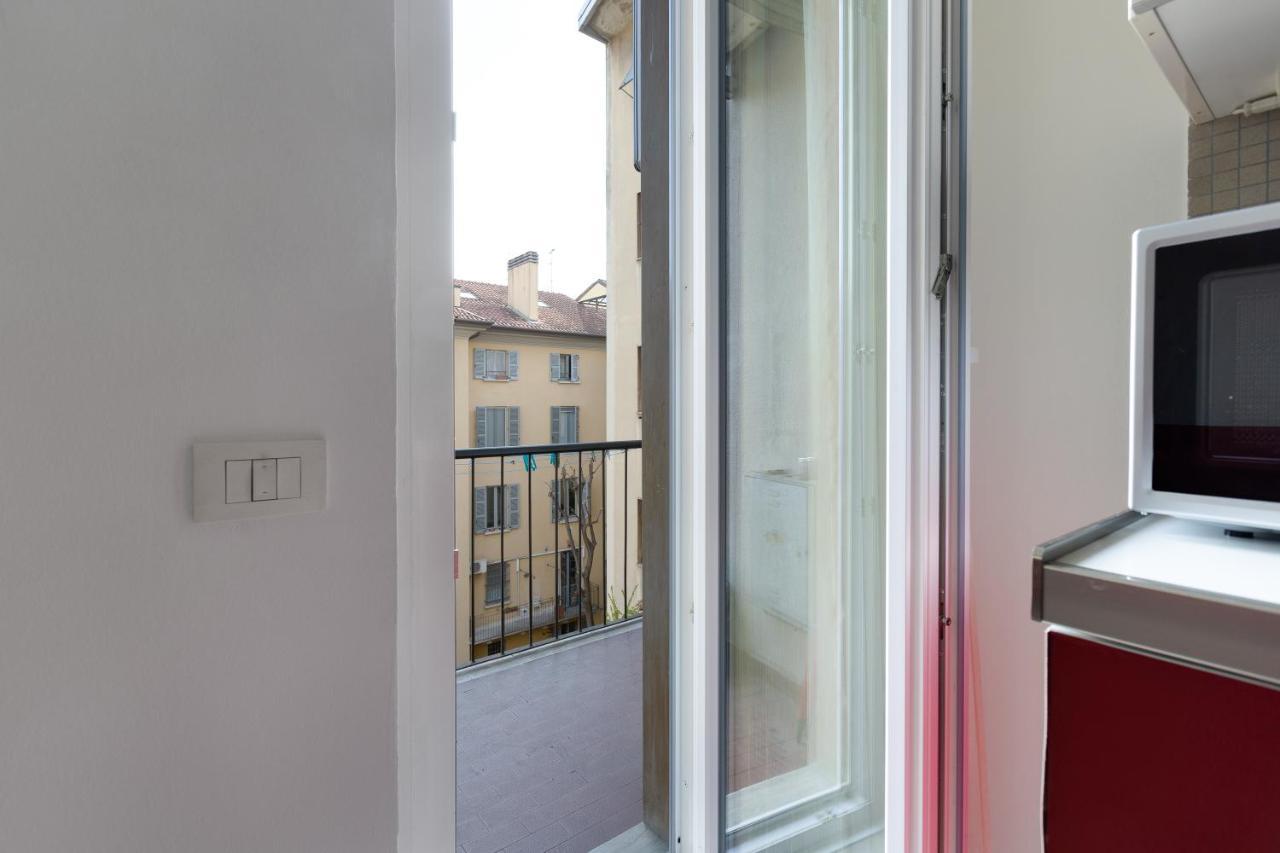 Cozy Apt With Balcony - Mm2 Sant'Agostino Lejlighed Milano Eksteriør billede